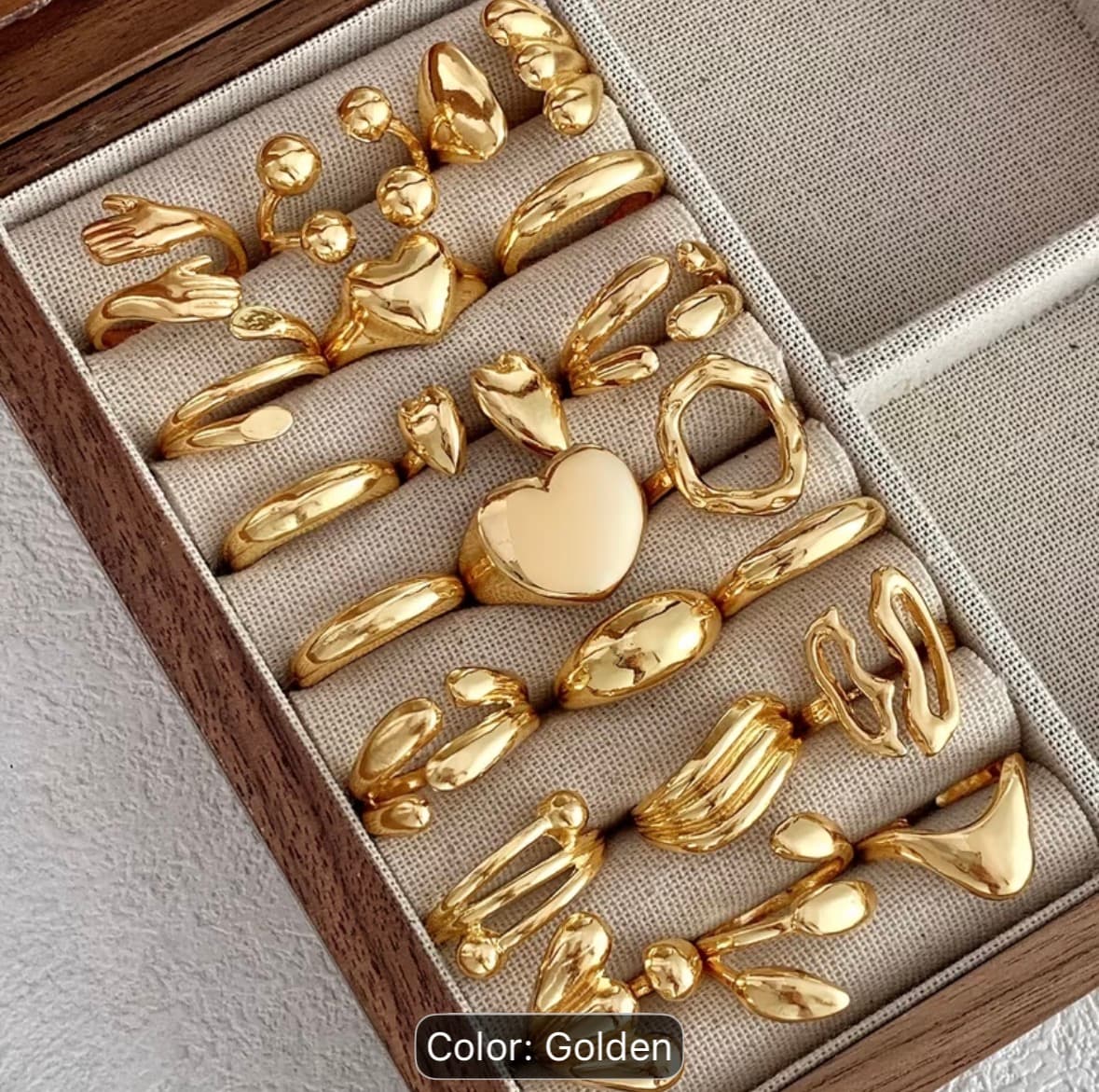 Exaggerated ring set