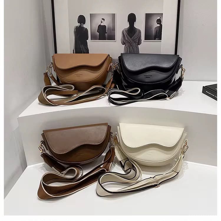 Vintage saddle underarm bag